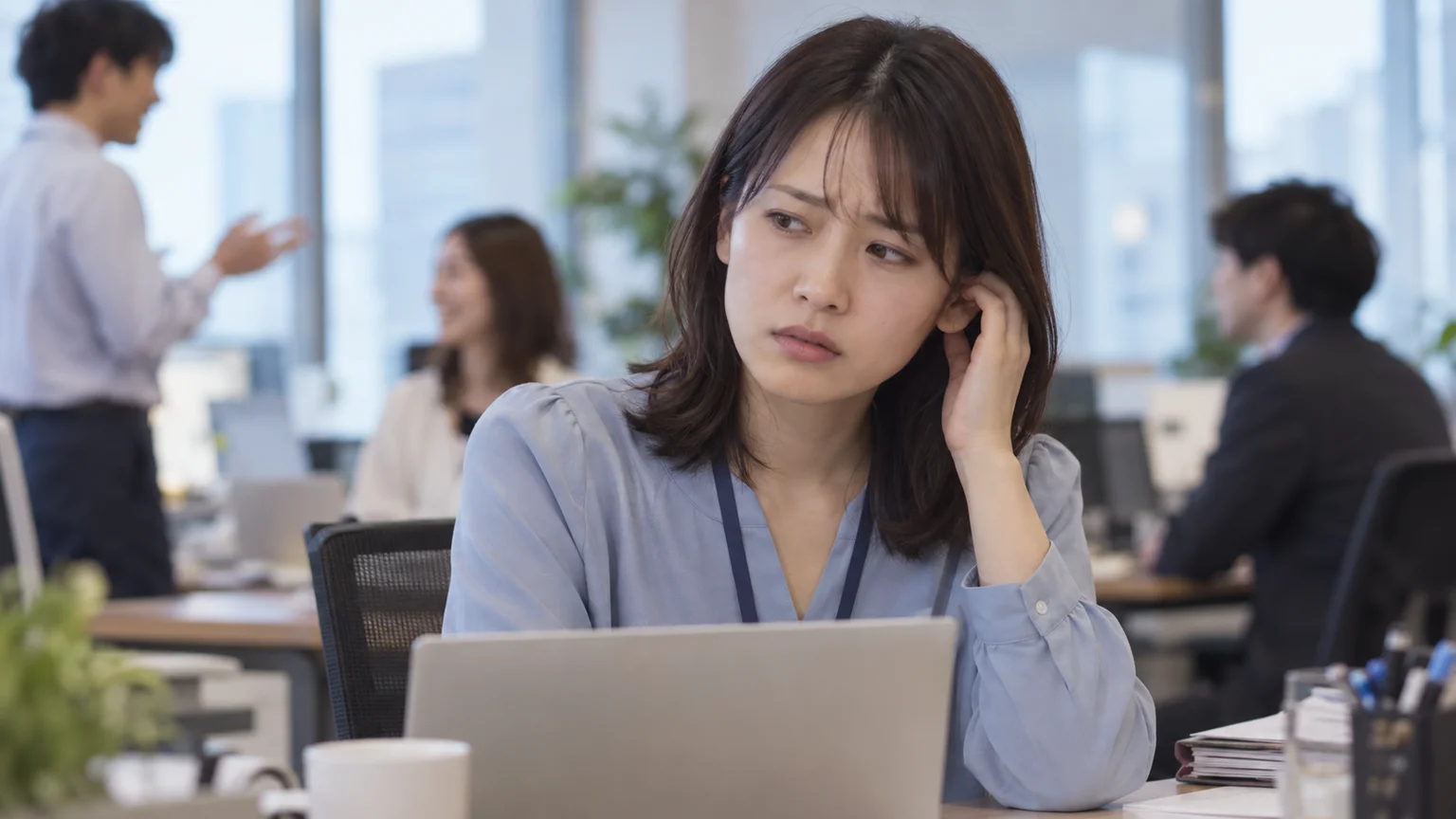 音や人混みで集中できないの説明動画。日常生活の場面を表した架空のイメージ。